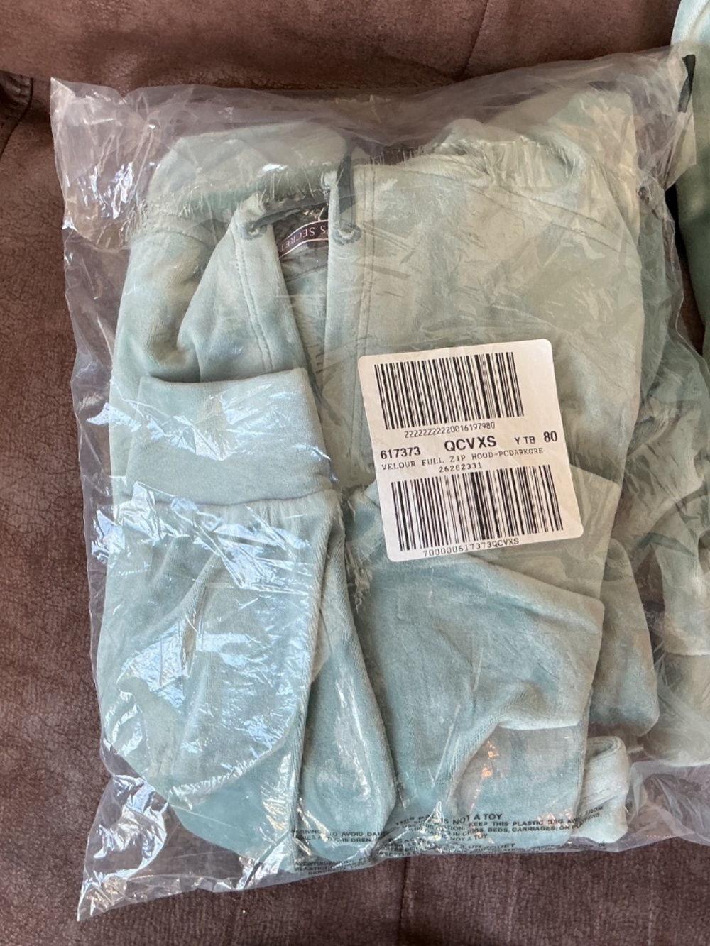 Victoria’s Secret Velour Light Green Jogger and Jacket Matching Set - Picture 5 of 10